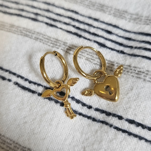 Earring - Picture 2 of 2